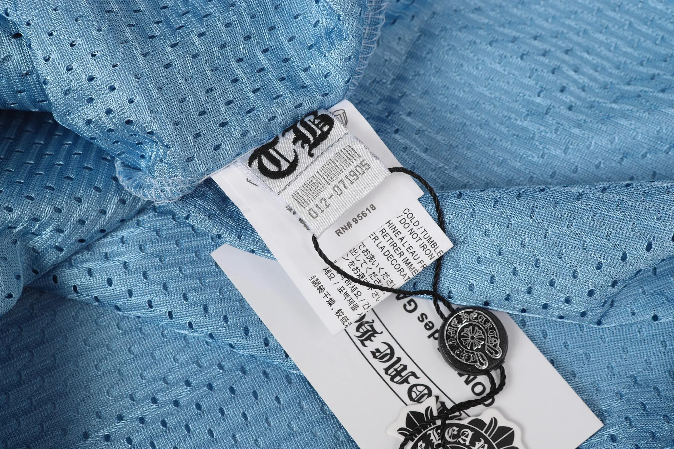 P160 Chrome Hearts CH Chrome Hearts popular Sanskrit printed mesh double-layer ice hockey jersey sports suit. Uses direct injection imported machine printing. Hardware accessories are all ground and customized. Correct configuration. Black 2025 Chrome Hearts authentic packaging. 300 grams of custom-made dyed mesh. Large version. Loose and stylish. Different from lower versions. Slim and long version with upper body and hip stretch. 100% commitment: top quality. Not fast food. The highest version on the market. Top quality - different from ordinary versions on the market. If you care about quality, you should also respect the price. Absolutely 0 after-sales service and 0 return rate so far. It’s hard not to love the style - 300g mesh custom-dyed fabric - Correct high-density main mark, washed tag, hand-sewn